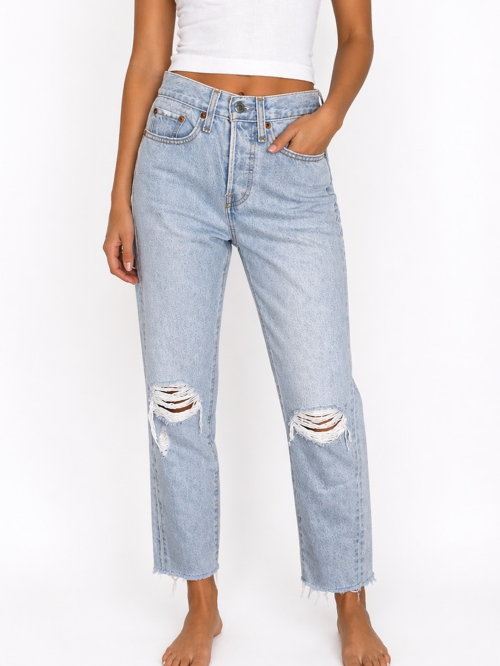 Levi Light Blue Distressed Jeans size 24